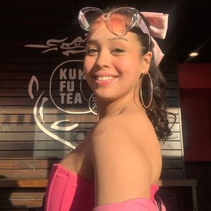 Meet your Posher, Elibeth